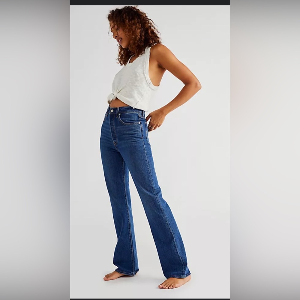 Levi's ribcage bootcut medium wash. 25x33